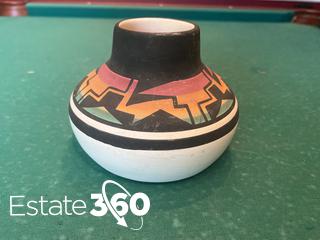 Navajo Indian Pottery Vase / Jar – Signed Navajo w/ Artisan