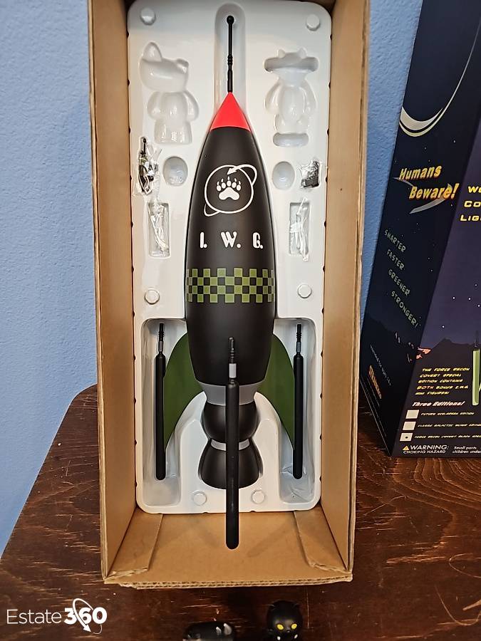 【人気商品！】 Special StrangeCo I.W.G. Edition Toys Vinyl with Ship Rocket その他