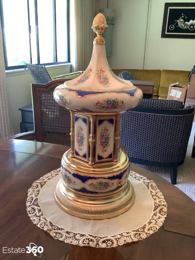 Italian Porcelain Brevettato Lipstick/Cigarette Carousel Music Box