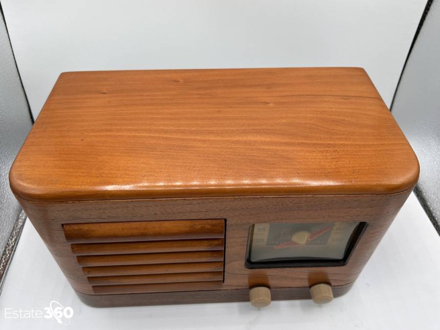 Vintage Griffin Shinemaster shoe shine box (solid oak) and GE