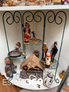 Tiered Metal Stand With 360 From | World Estate Around Auction The Figurines