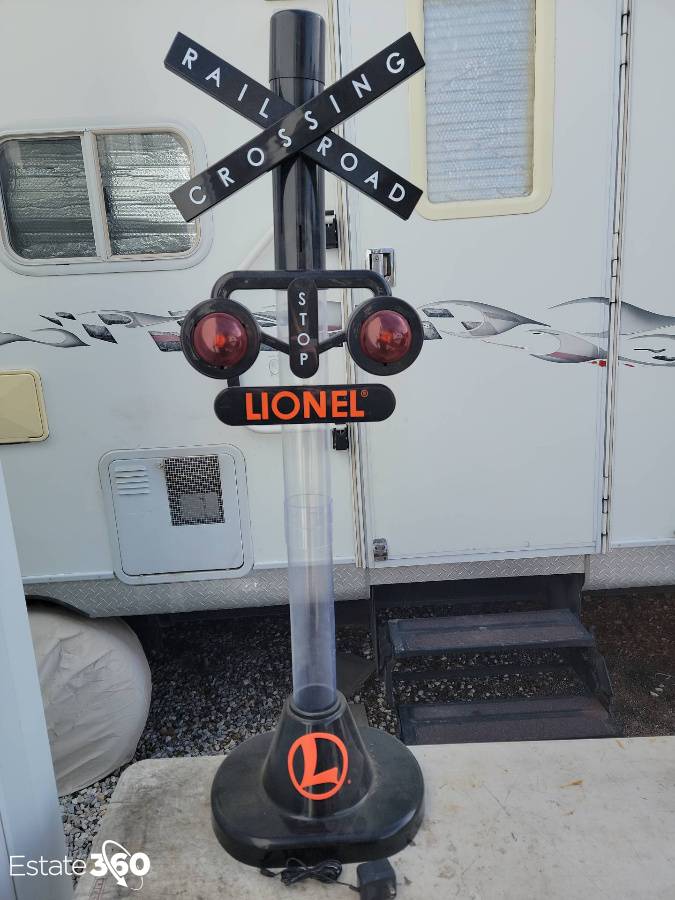 Lionel train crossing bank deals