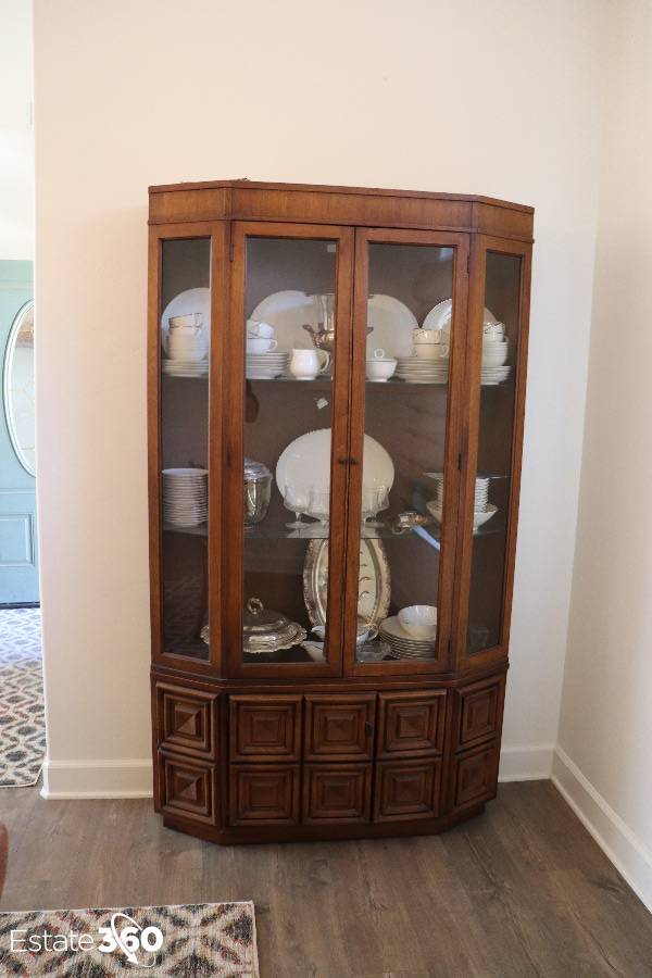 Broyhill Premier China Cabinet Auction Estate 360