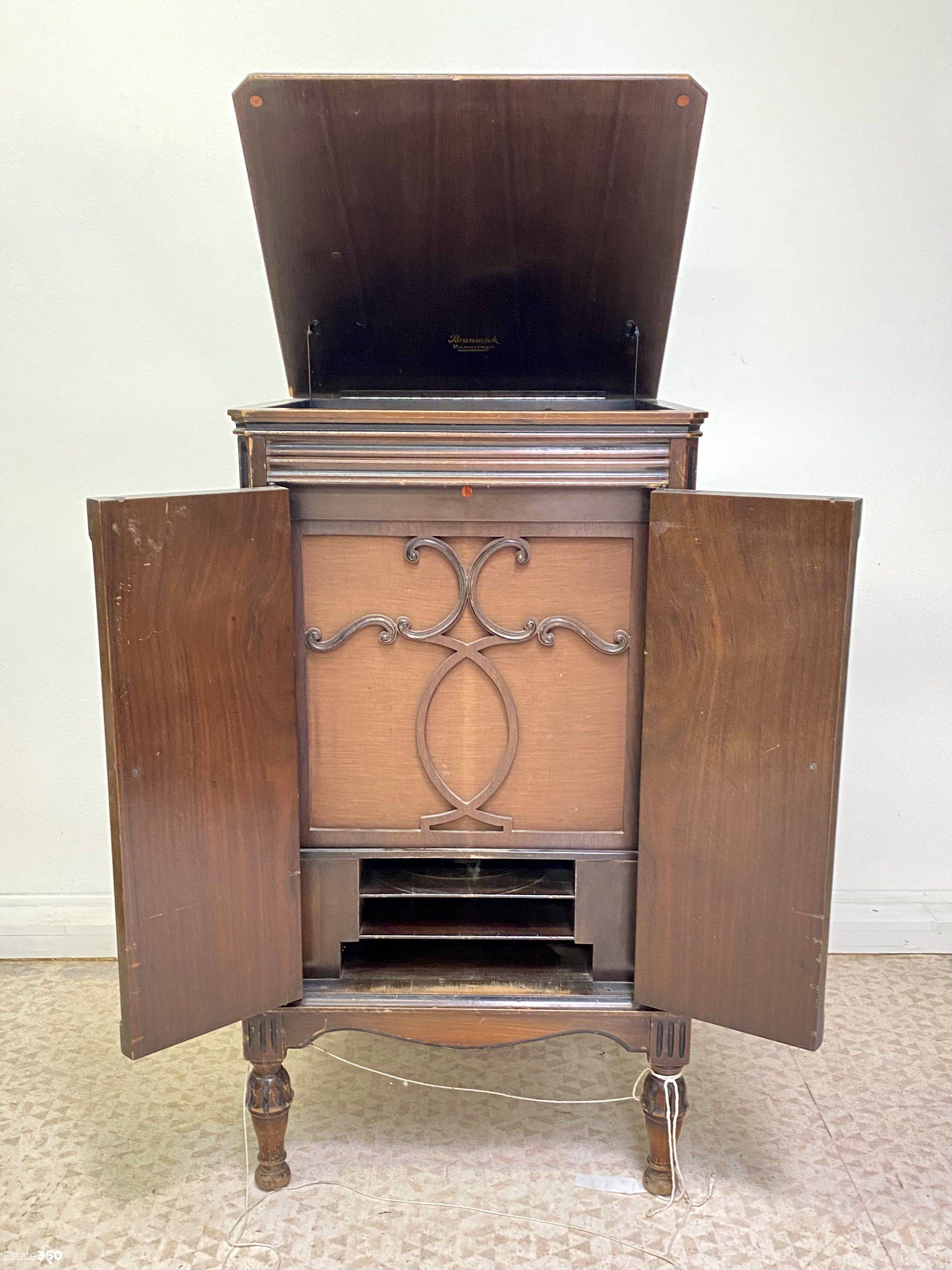 Brunswick Panatrope Exponential Type 14-7 Crank Phonograph Auction