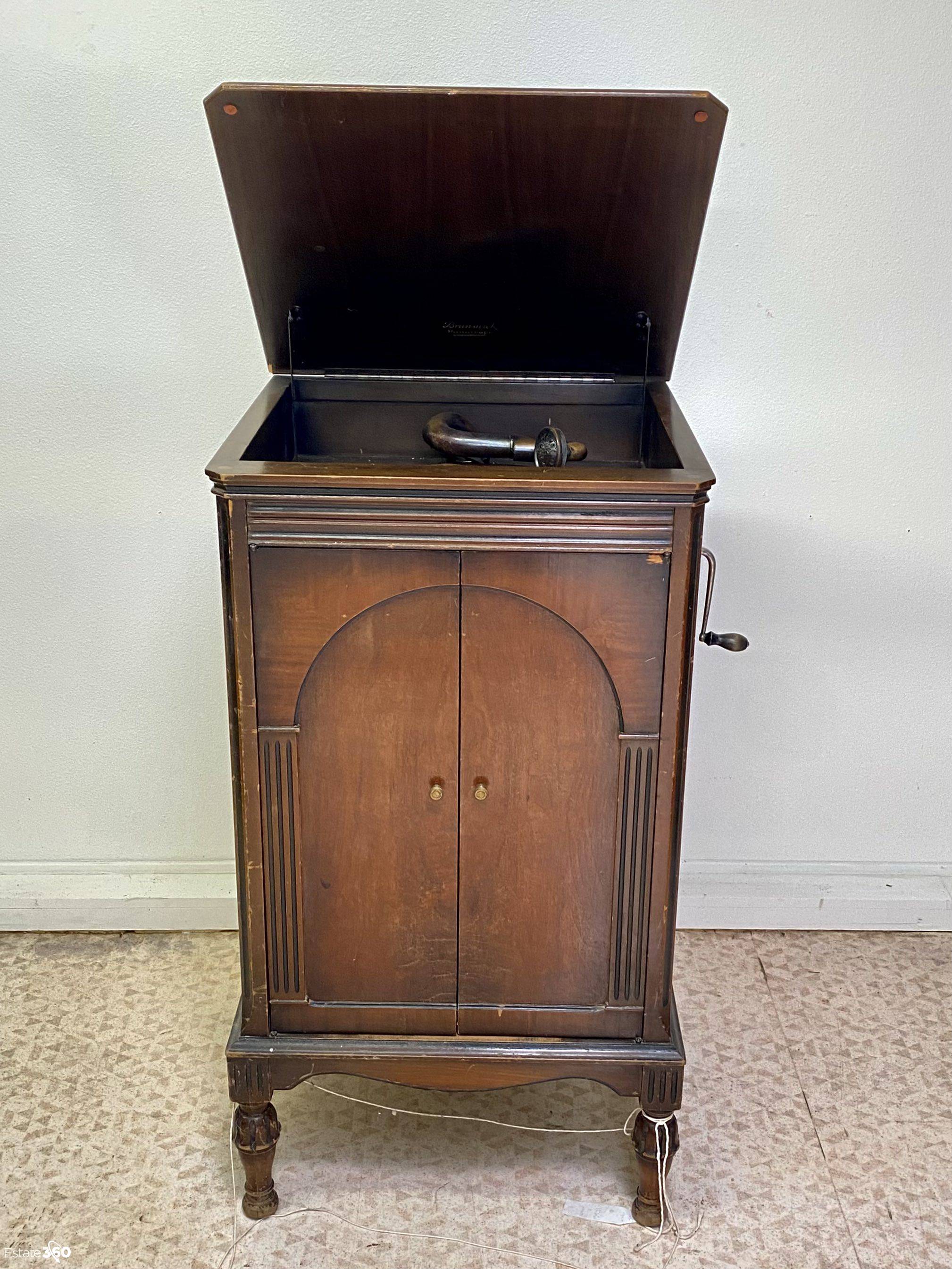 Brunswick Panatrope Exponential Type 14-7 Crank Phonograph Auction